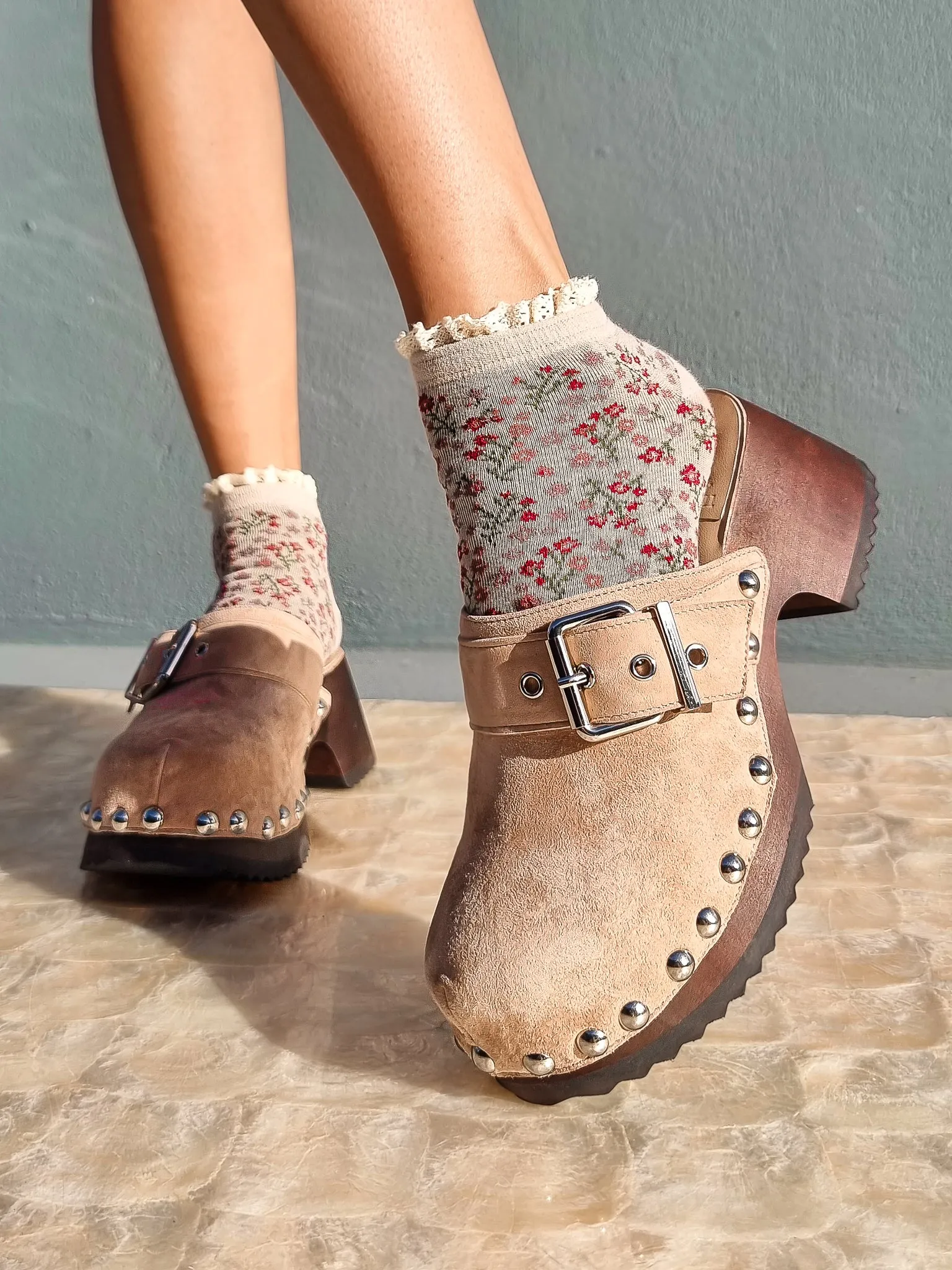 ANKLE BEIGE FLOWERS FRILL TOP