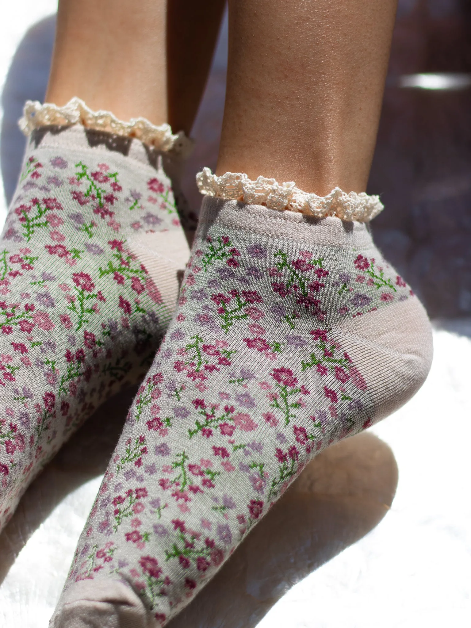 ANKLE BEIGE FLOWERS FRILL TOP