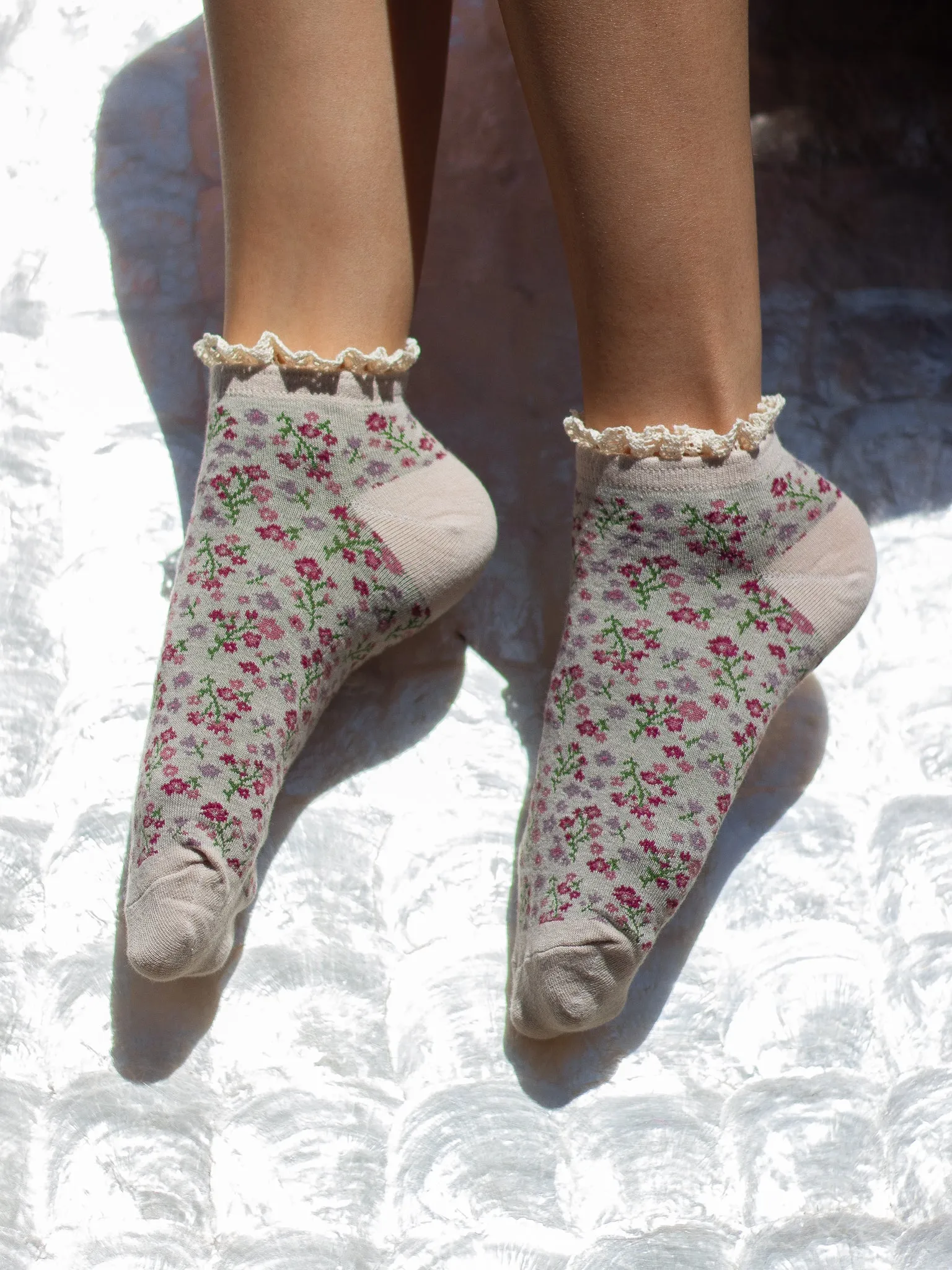 ANKLE BEIGE FLOWERS FRILL TOP