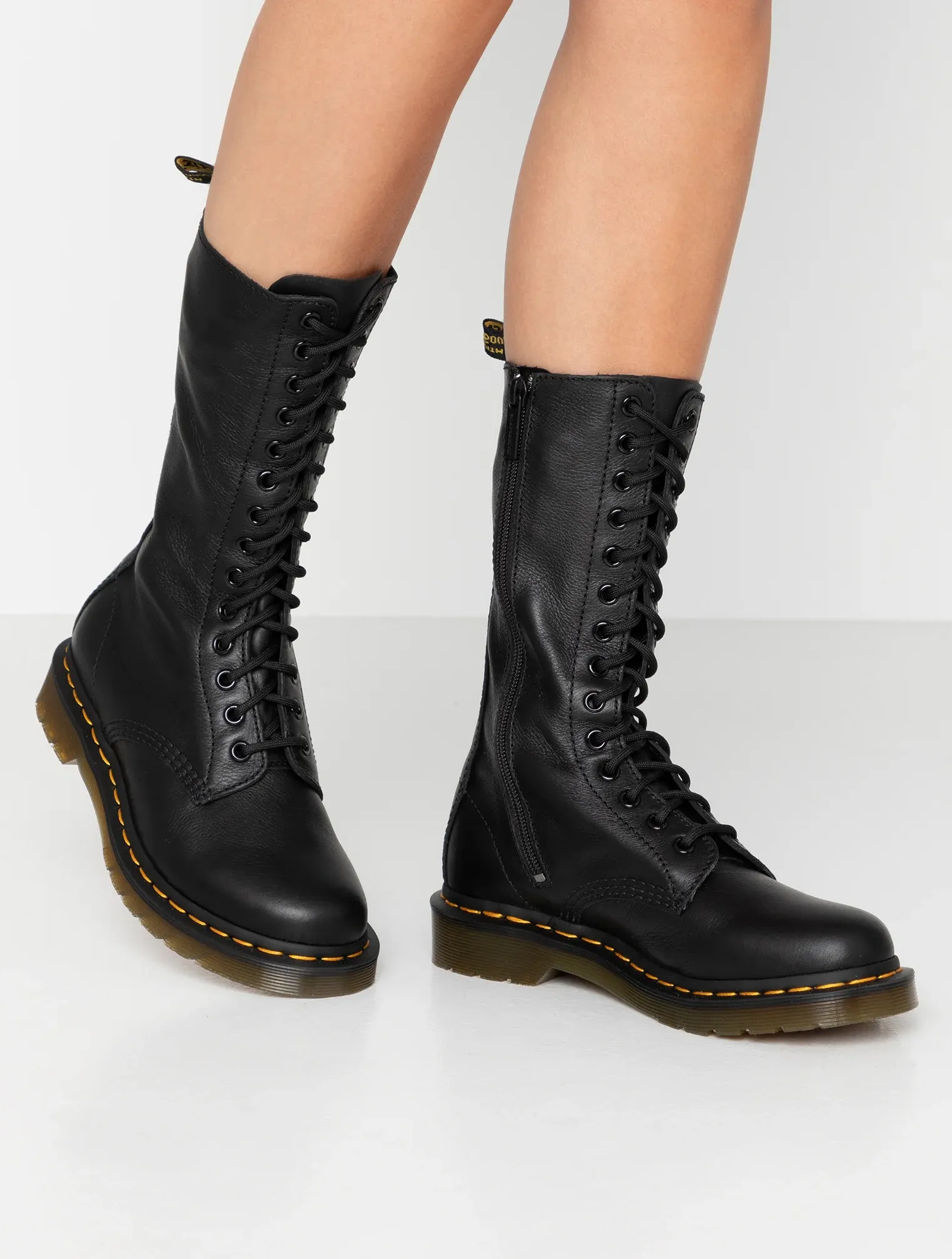 DR. MARTENS 1B99 BLACK VIRGINIA