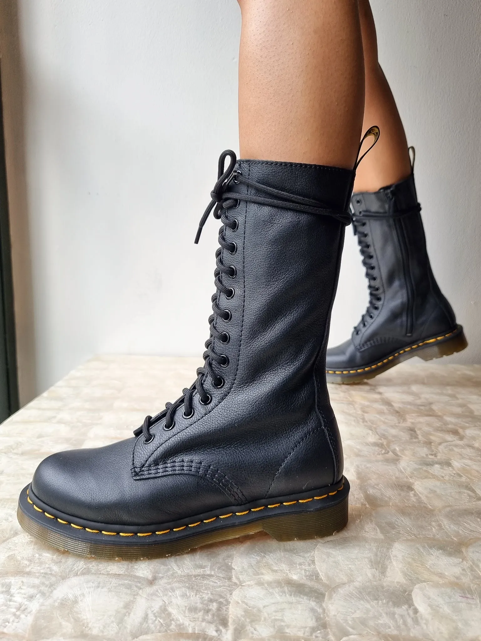 DR. MARTENS 1B99 BLACK VIRGINIA