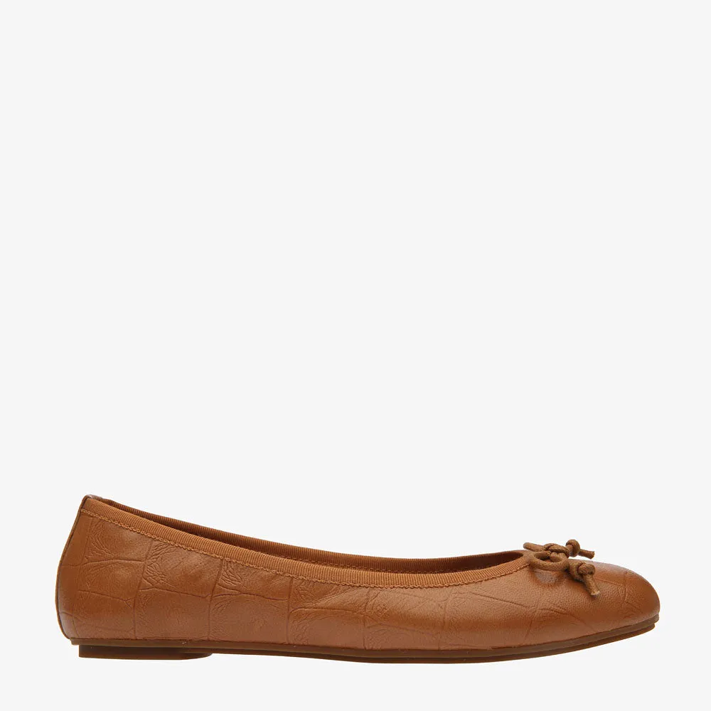 Natalie Tan Croc leather ballet